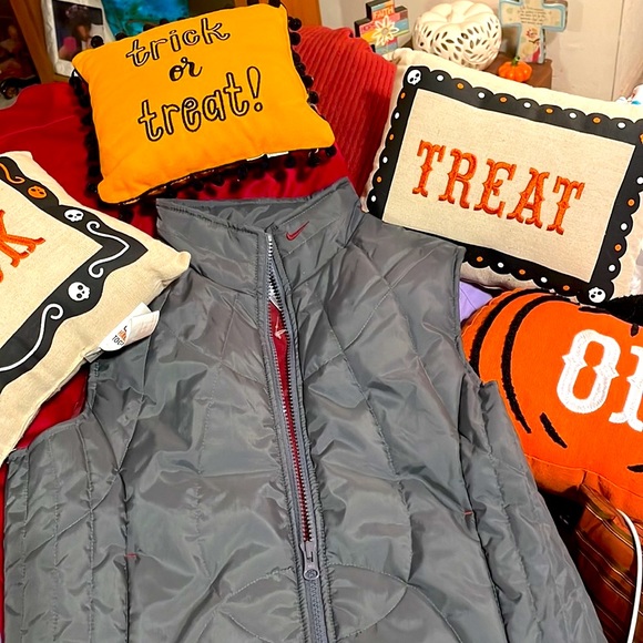 Nike Vest Never Worn in Gray and Rust. - Picture 6 of 11